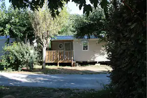 Camping Le Pastural - Mobilheim mit kleiner Terrasse