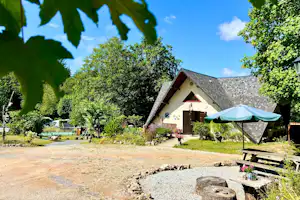 Camping Le Soustran - Terrasse auf dem Campingplatz
