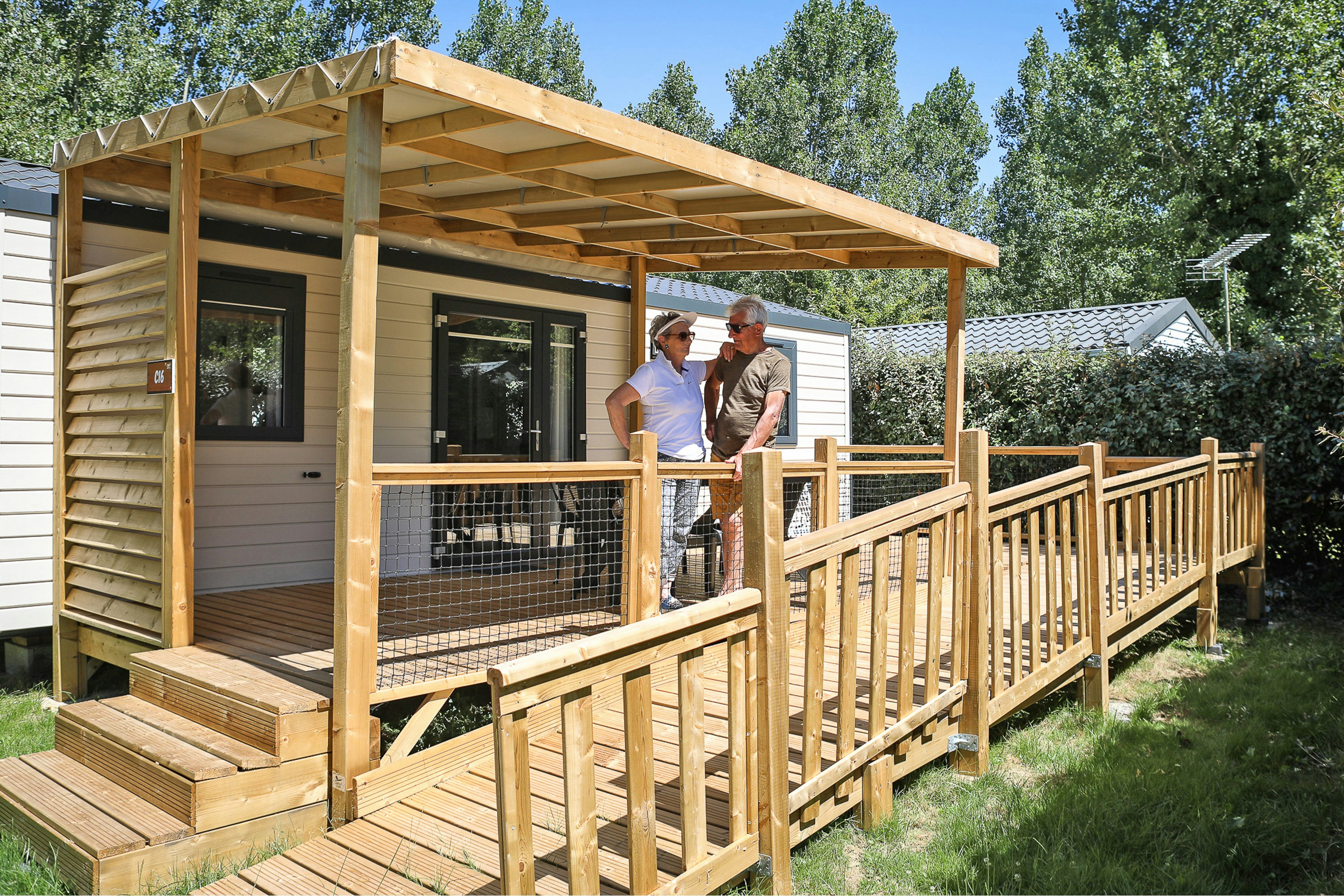 Flower Camping le Pavillon  - Mobilheim mit Terrasse auf dem Campingplatz