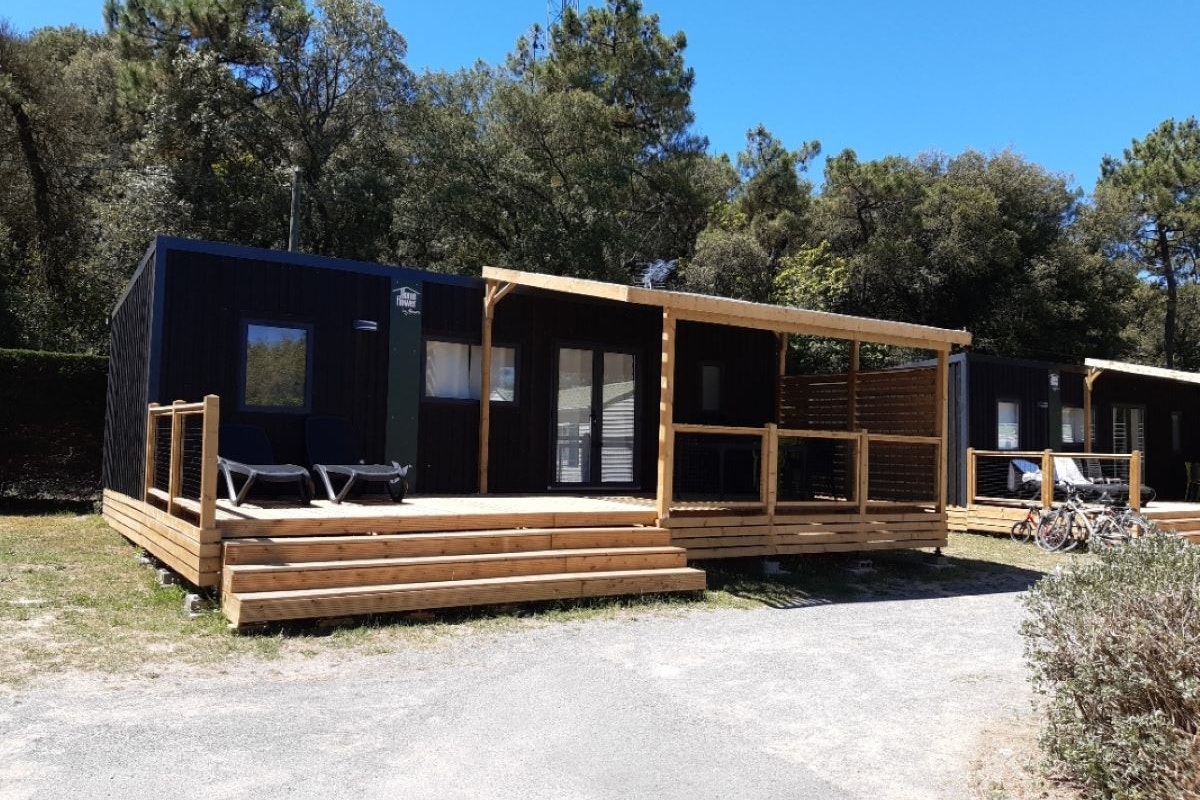 Flower Camping le Pavillon  - Mobilheim mit Terrasse auf dem Campingplatz