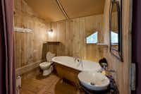 Camping Le Pech Charmant - Badezimmer in einem der Mobilheime