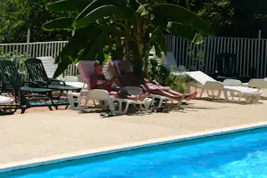 Camping Le Pech de Caumont - Pool auf dem Campingplatz