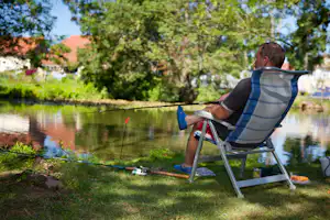 Camping Le Périgord - Angeln als Freizeitaktivität auf dem Campingplatz