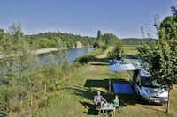 Camping Le Perpetuum  -  Wohnwagen- und Zeltstellplatz am Dore Fluss