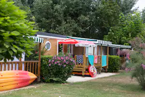 Camping Le Perpetuum - Mobilheime mit Terrasse auf dem Campingplatz