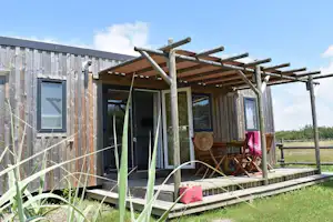 Camping Le Petit Paris - Mobilheim mit Veranda auf dem Campingplatz