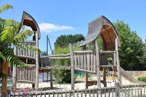 Camping Le Petit Paris - Kinderspielplatz mit Klettergerüst