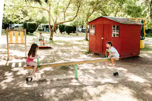 Camping Le Petit Pyrénéen - Kinderspielplatz auf dem Campingplatz