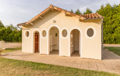Camping Le Petit Trianon de Saint-Ustre