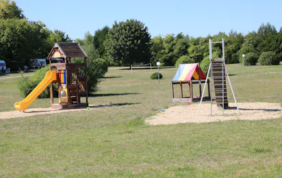 Camping Le Petit Trianon de Saint-Ustre