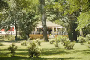 Camping Le Peyrolais - Camping im Grünen
