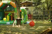 Camping Le Peyrolais - Campingplatz mit Kinderspielplatz
