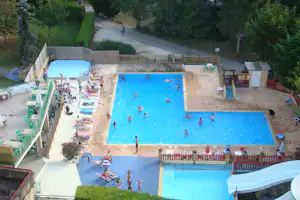 Camping Le Pigeonnier - Campingplatz aus der Vogelperspektive