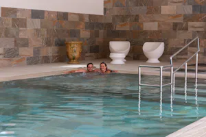 Camping Le Pilon d'Agel - Beheiztes Hallenbad auf dem Campingplatz