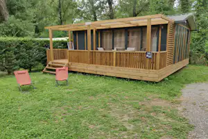 Camping Le Plan d'Eau - Mobilheim mit Terrasse auf dem Campingplatz