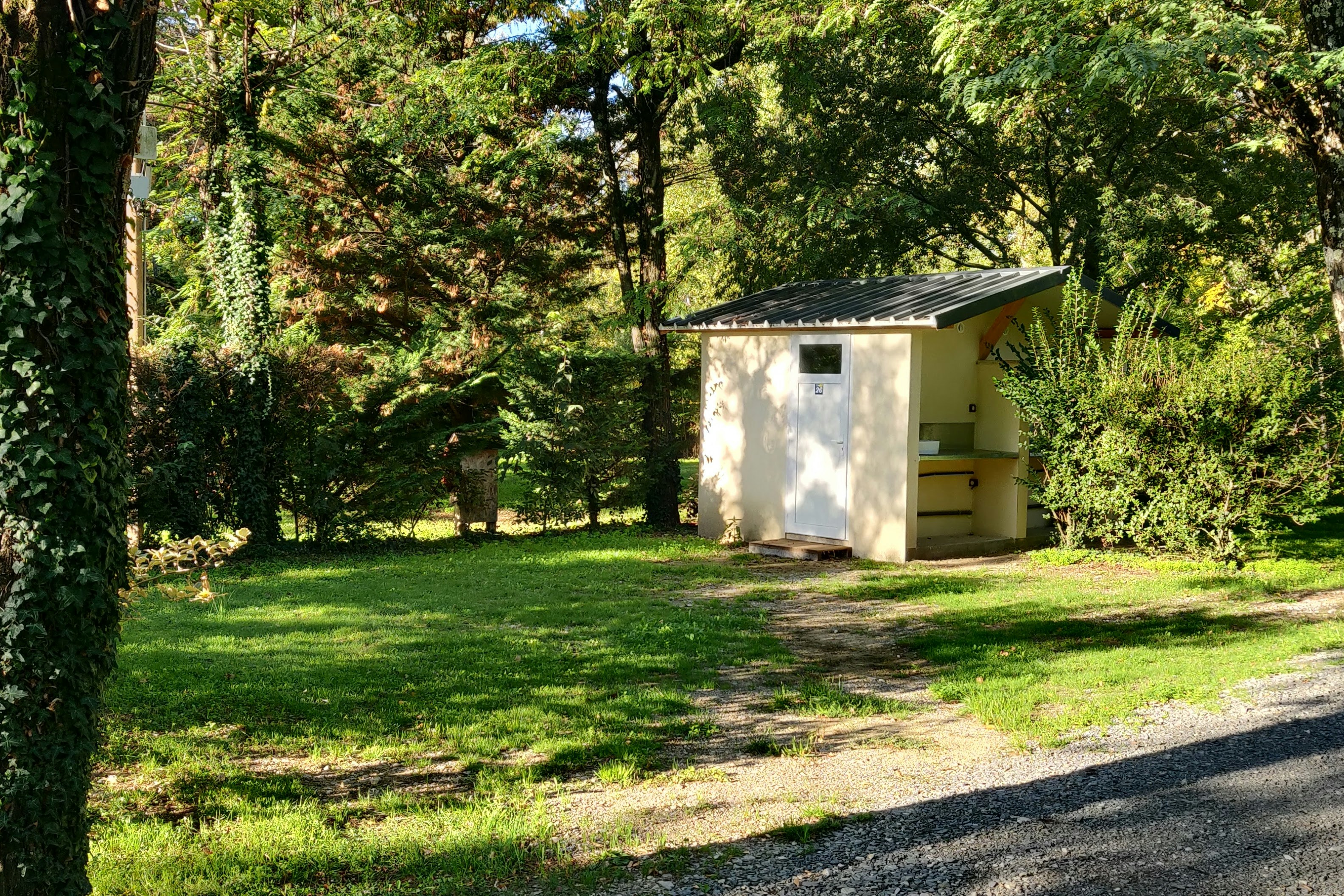Flower Camping Le Plan d'Eau - Stellplatz auf der Wiese