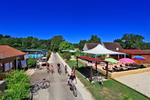 Camping Le Plein Air des Bories - Eingang auf dem Campingplatz