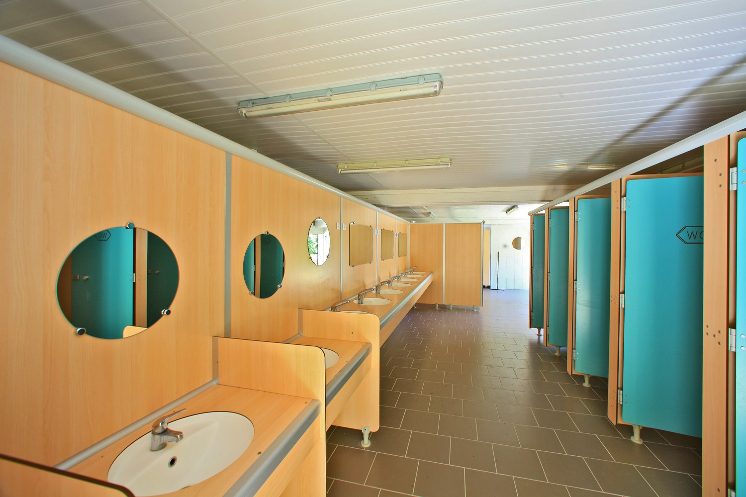 Camping Le Plein Air des Bories - Sanitäranlage auf dem Campingplatz 