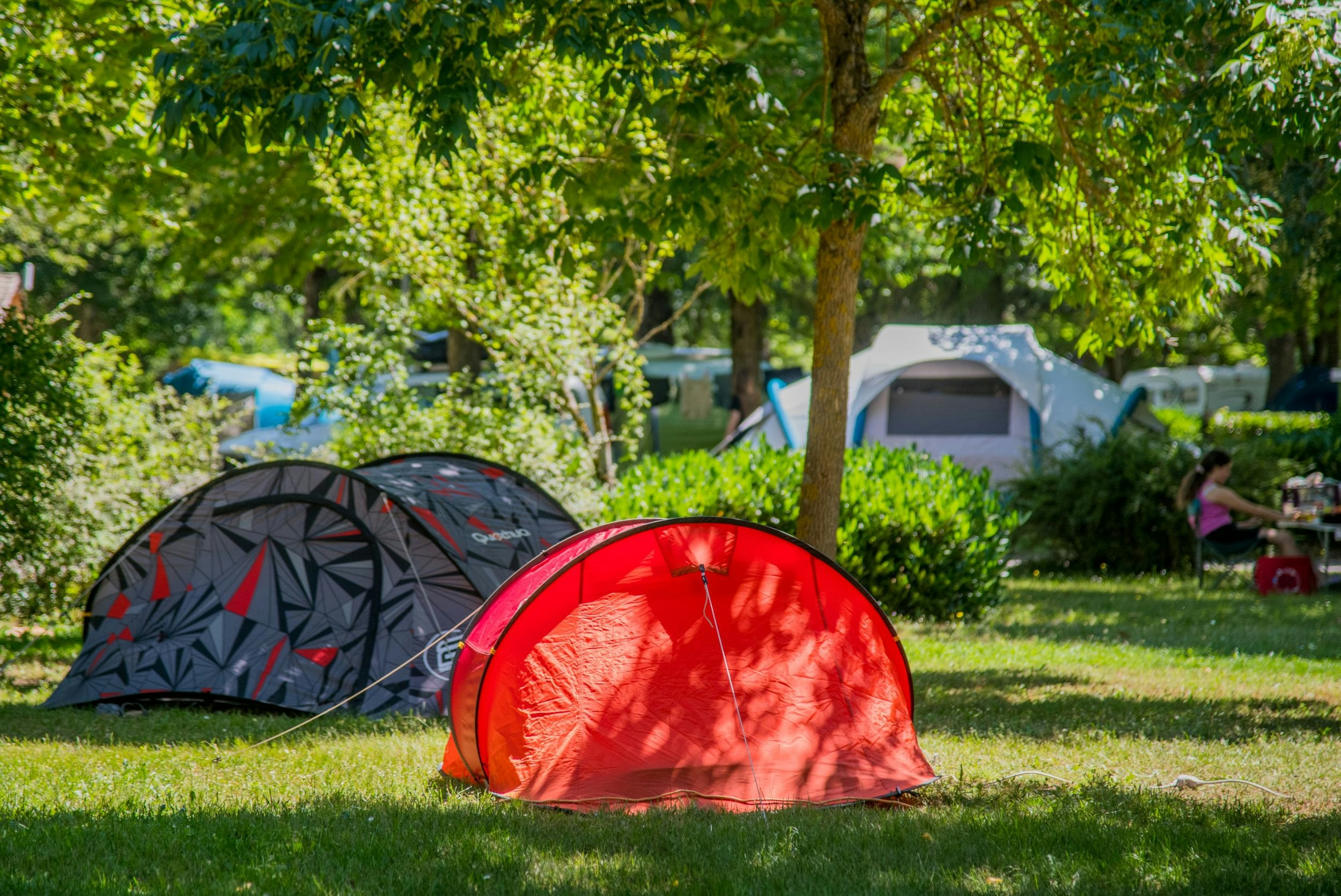 Flower Camping Le Pont du Tarn - Zeltwiese auf dem Campingplatz