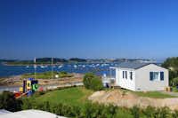 Camping Le Port - Ferienwohnungen mit Blick auf die Bucht von Landrellec