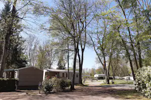 Camping Le Pré des Moines - Blick auf die Stellplätze auf dem Campingplatz