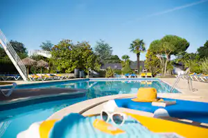 Camping P'tit Bois Camping Sandaya Le P'tit bois - Poolbereich auf dem Campingplatz