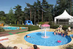 Camping Le Puech des Ouilhes - Poolbereich auf dem Campingplatz