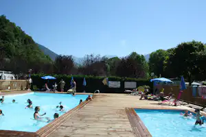 Camping Le Pyreneen - Planschbecken und Pool auf dem Campingplatz