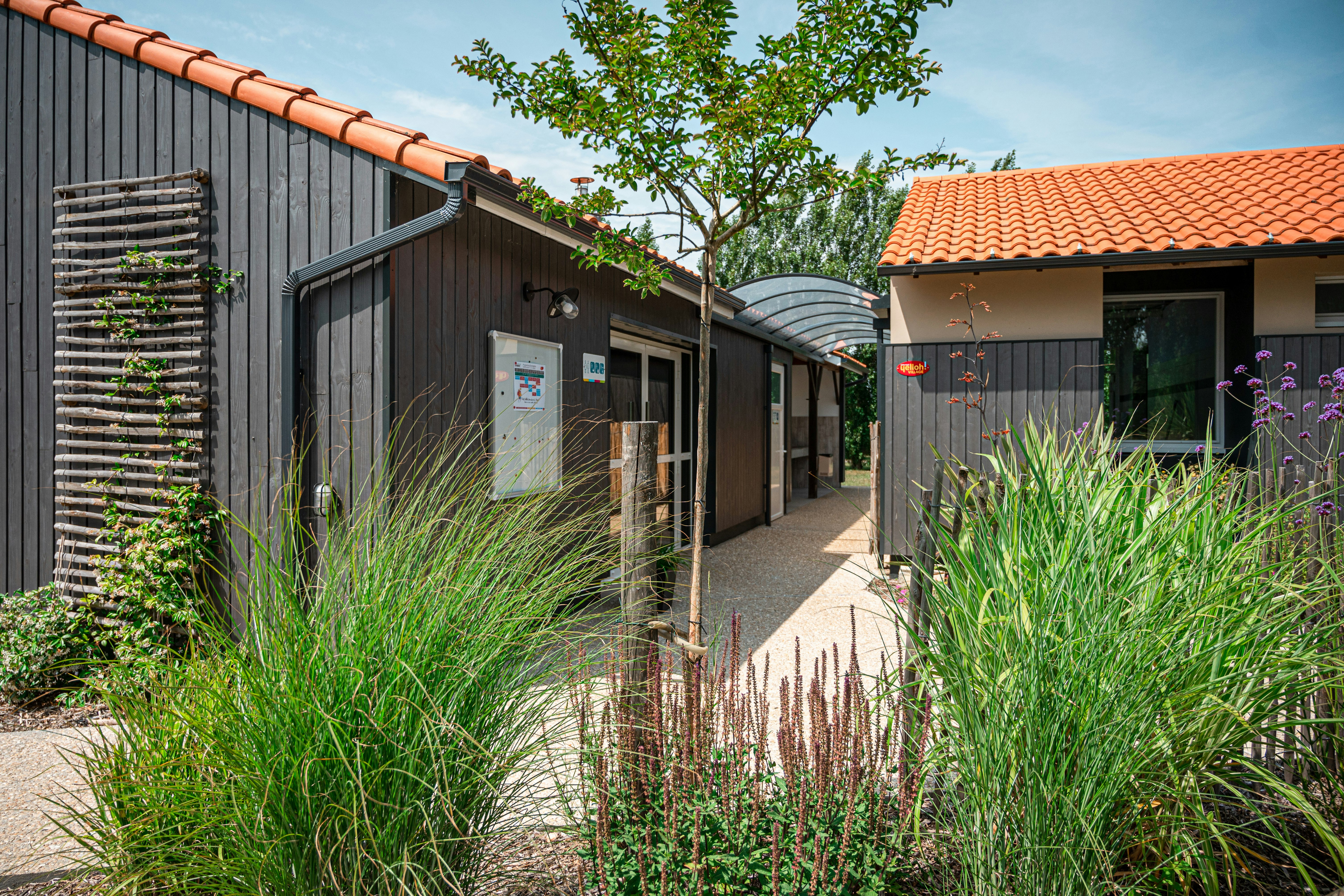 Yelloh! Village Le Ranch - Außenansicht des Sanitärgebäudes