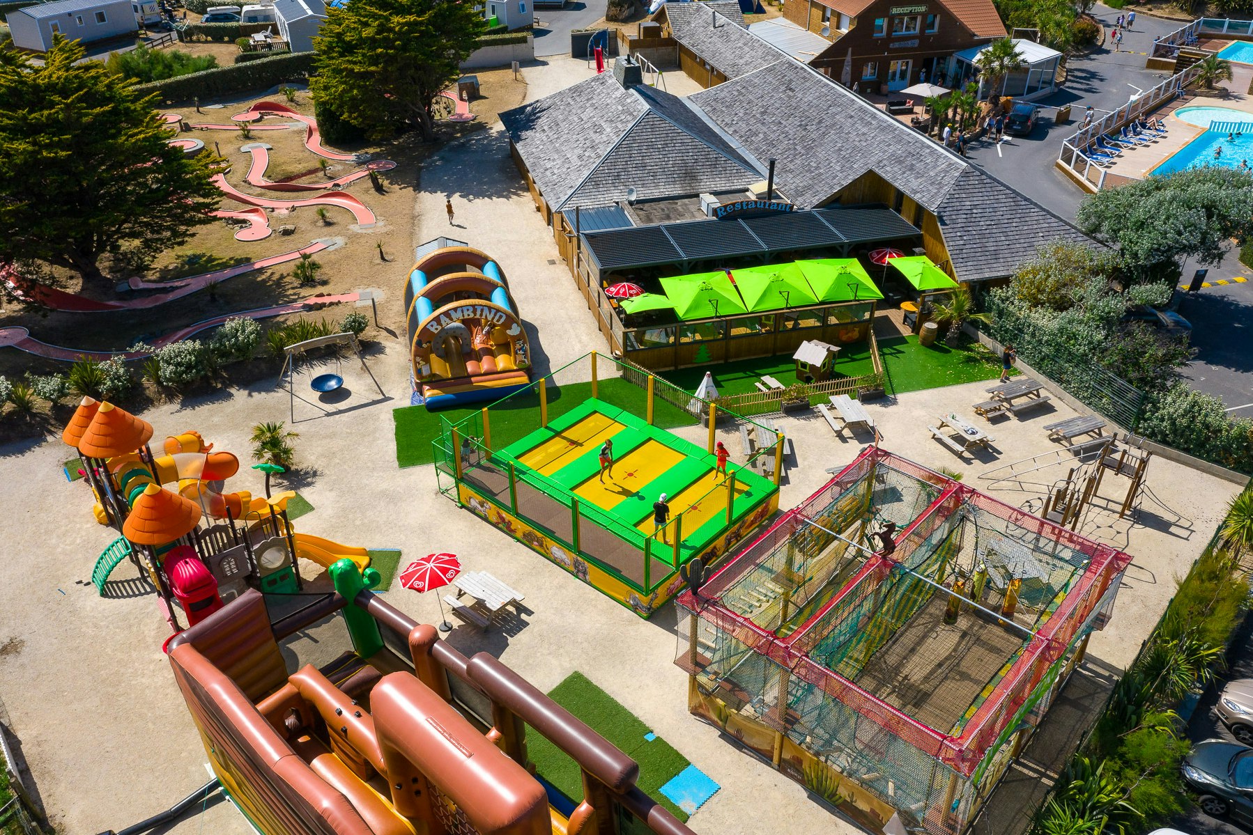 Camping Le Ranch - Spielplatz, Hüpfburgen und Trampoline auf dem Campingplatz