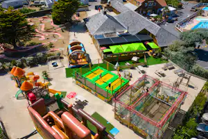 Camping Le Ranch - Spielplatz, Hüpfburgen und Trampoline auf dem Campingplatz