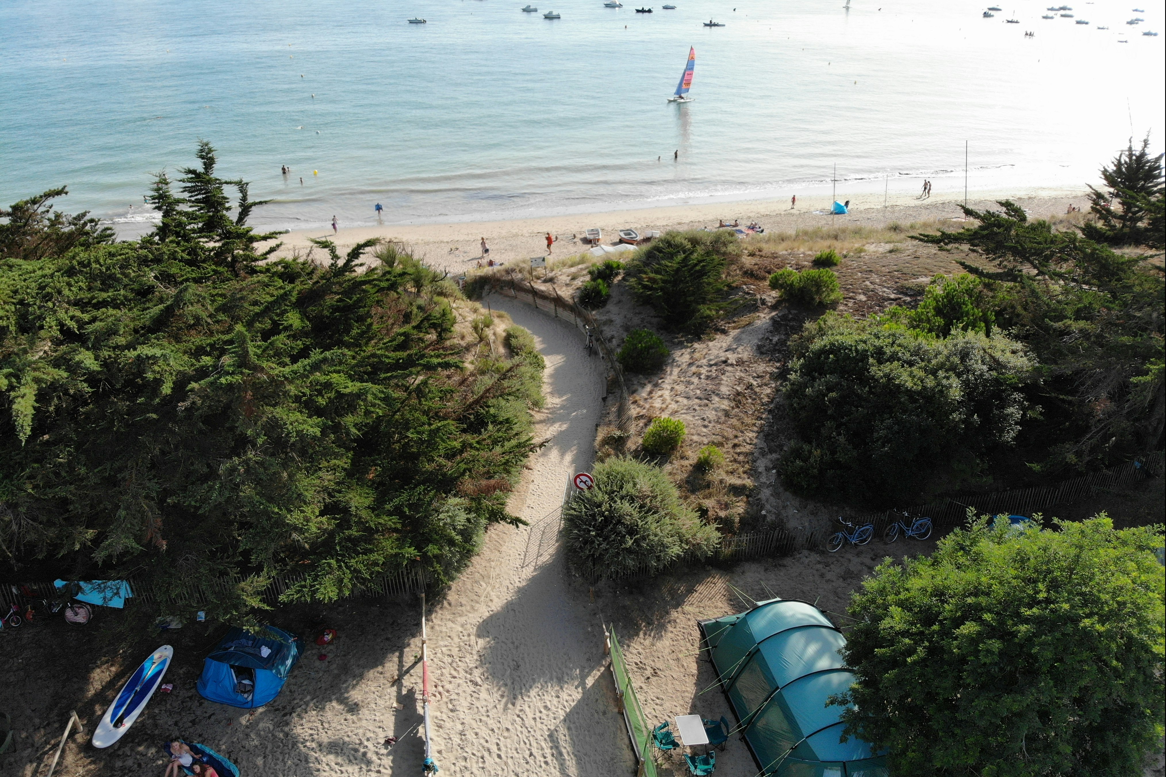 Camping Le Remondeau - Zugang zum Strand am Campingplatz
