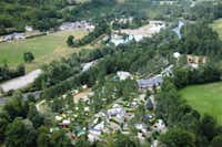 Camping Le Rioumajou  -  Luftaufnahme vom Campingplatz im Grünen