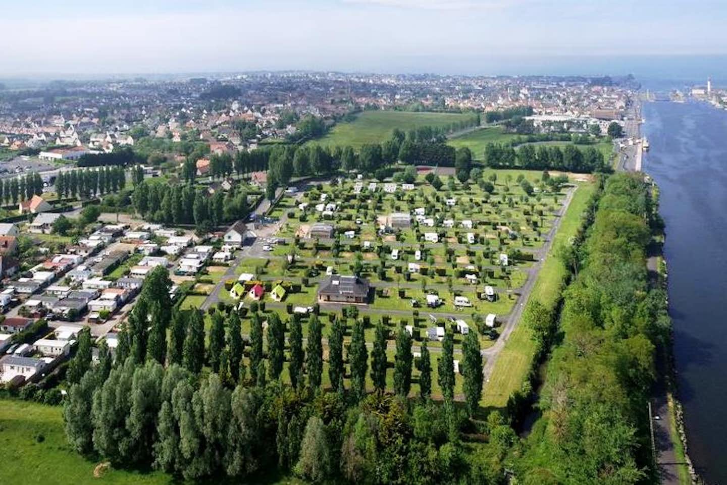 Camping Le Riva Bella Seasanova - Blick auf Gelände vom Campingplatz aus der Vogelperspektive