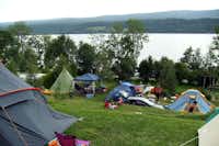 Camping Le Rocheray  Camping du Lac de Joux -  Zeltstellplätze mit Blick auf den Lac de Joux