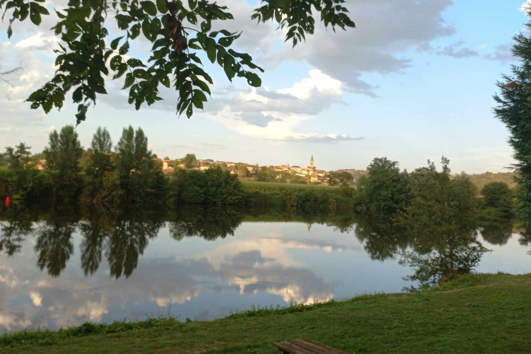 Camping Le Roquelongue - Blick auf den See am Campingplatz