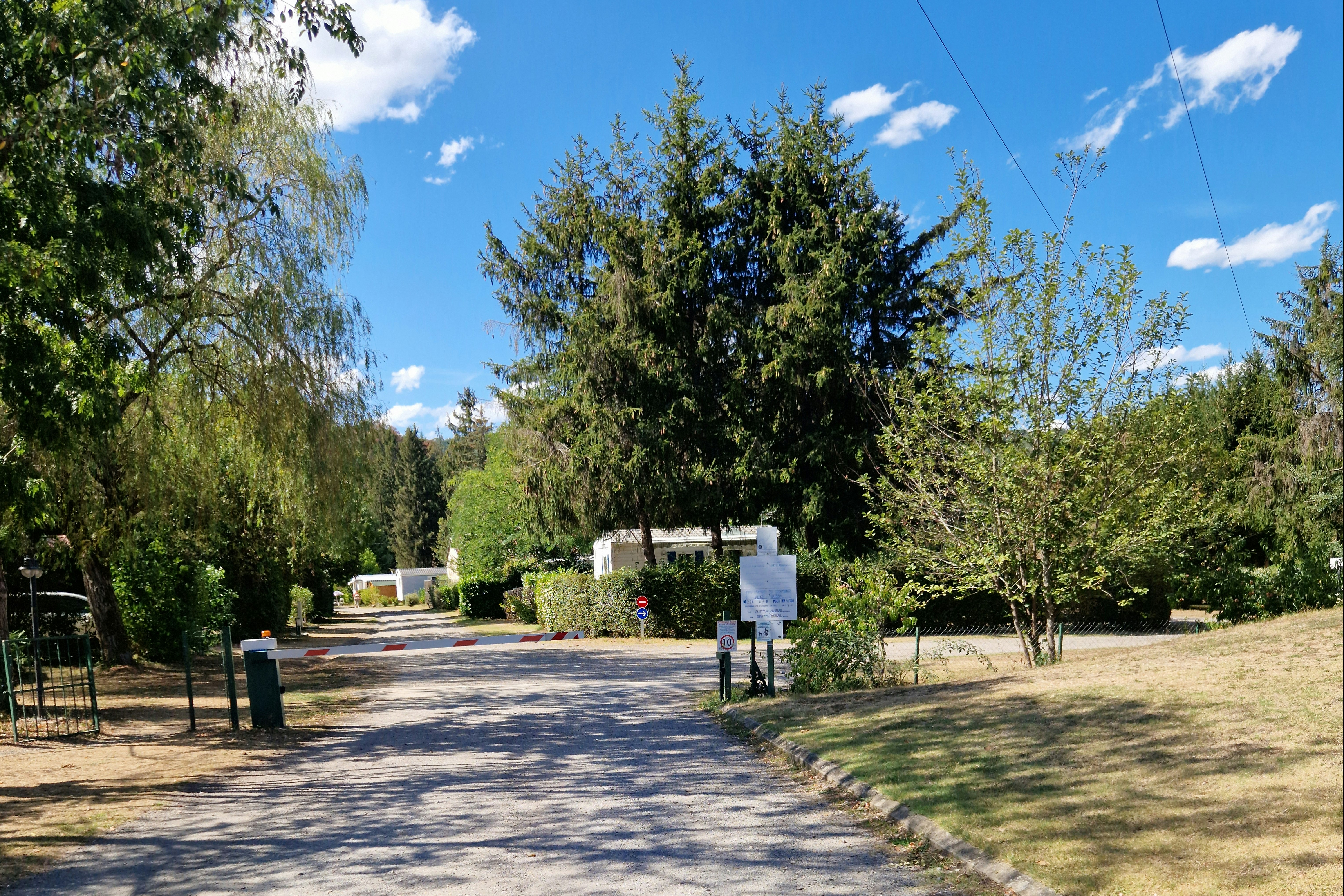 Camping Le Roquelongue - Einfahrt des Campingplatzes