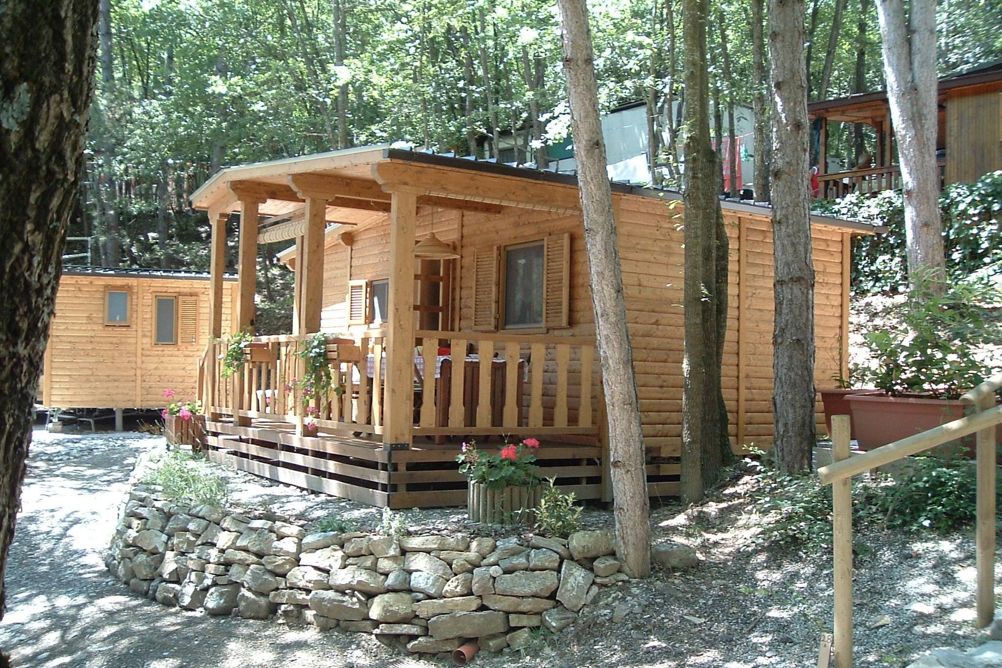 Camping Le Rossane - Mobilheim mit Terrasse auf dem Campingplatz 