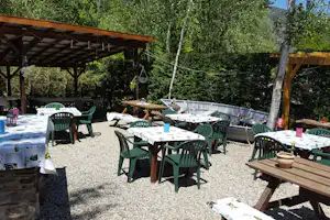 Camping Le Rotja - Terrasse auf dem Campingplatz