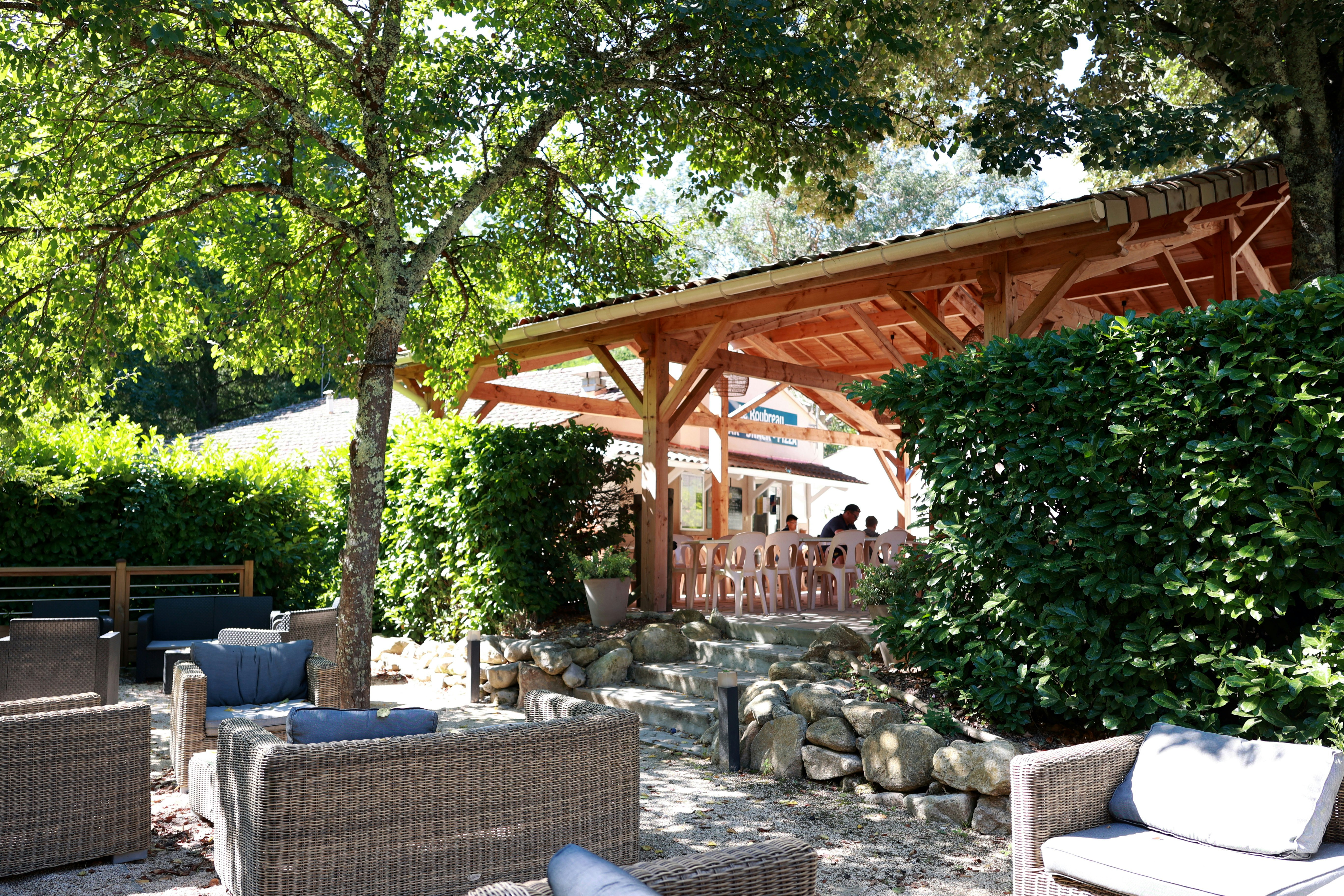 Camping Le Roubreau  - Restaurant mit Terrasse auf dem Campingplatz