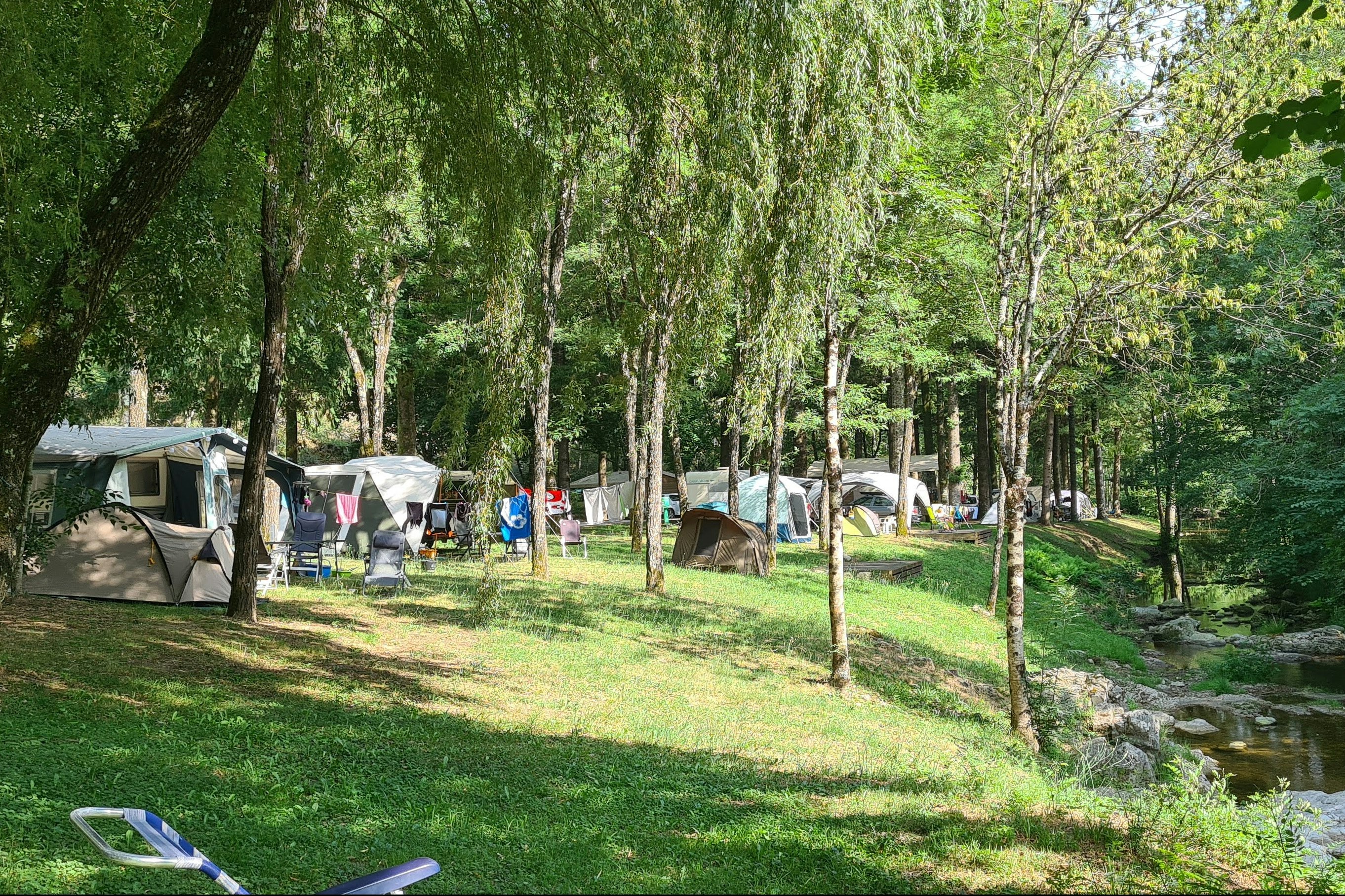Camping Le Roubreau - Standplätze im Grünen auf dem Campingplatz