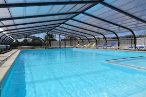 Camping Le Rouge Gorge - Beheiztes Hallenbad und Planschbecken