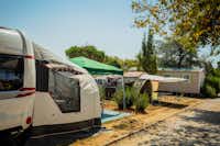 Camping Le Roussillon  -  Wohnwagen- und Zeltstellplatz und Mobilheim vom Campingplatz im Grünen