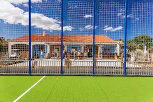 Chadotel Camping Le Roussillon - Mehrzwecksportplatz auf dem Campingplatz