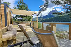 Sunelia - Camping La Presqu'île - Mobilheim mit Terrasse auf dem Campingplatz