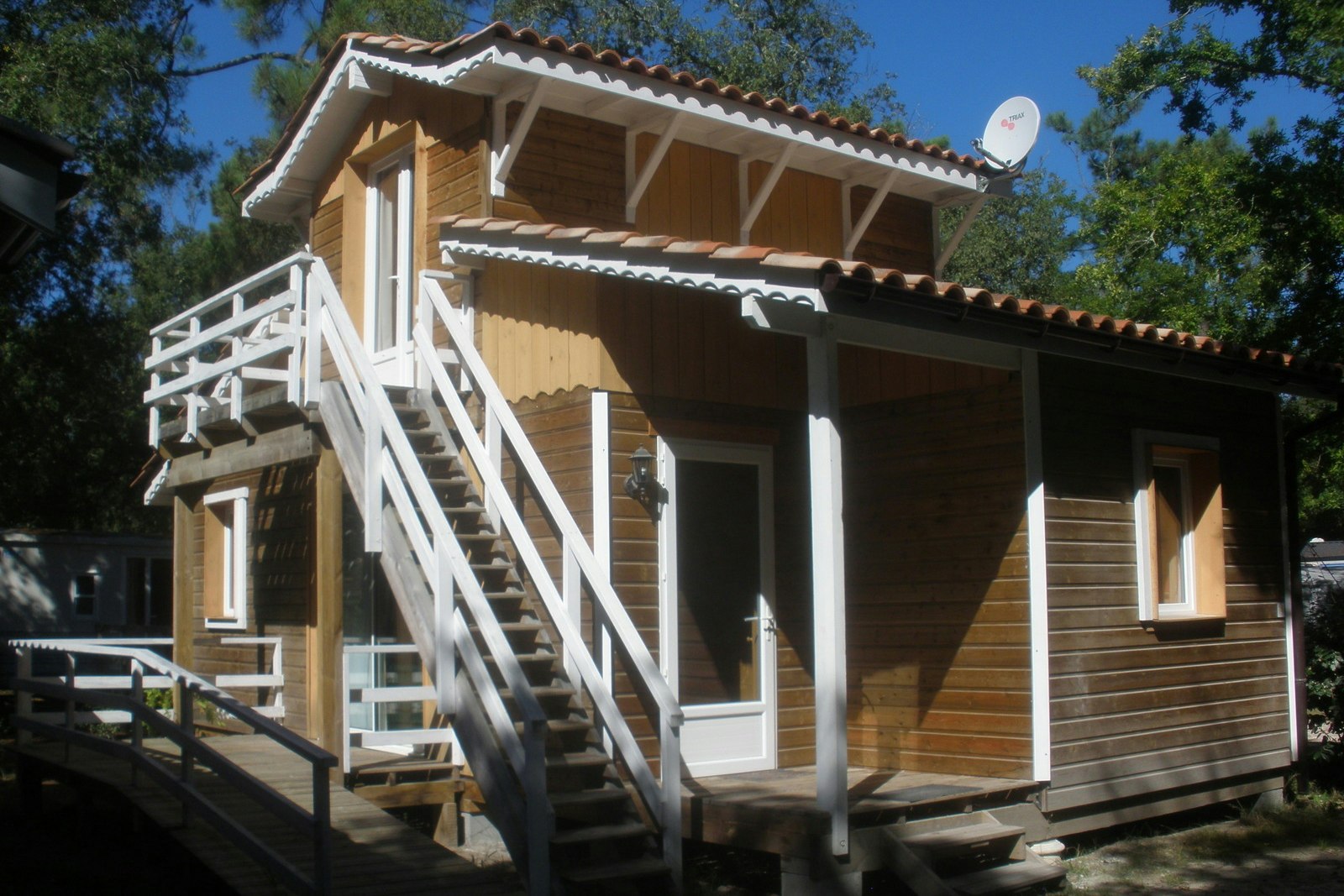 Camping Le Royannais Holzhaus Mietunterkunft mit zwei Etagen