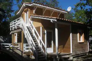 Camping Le Royannais Holzhaus Mietunterkunft mit zwei Etagen