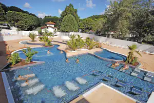 Camping Le Ruisseau des Pyrénées - Freibad auf dem Campingplatz