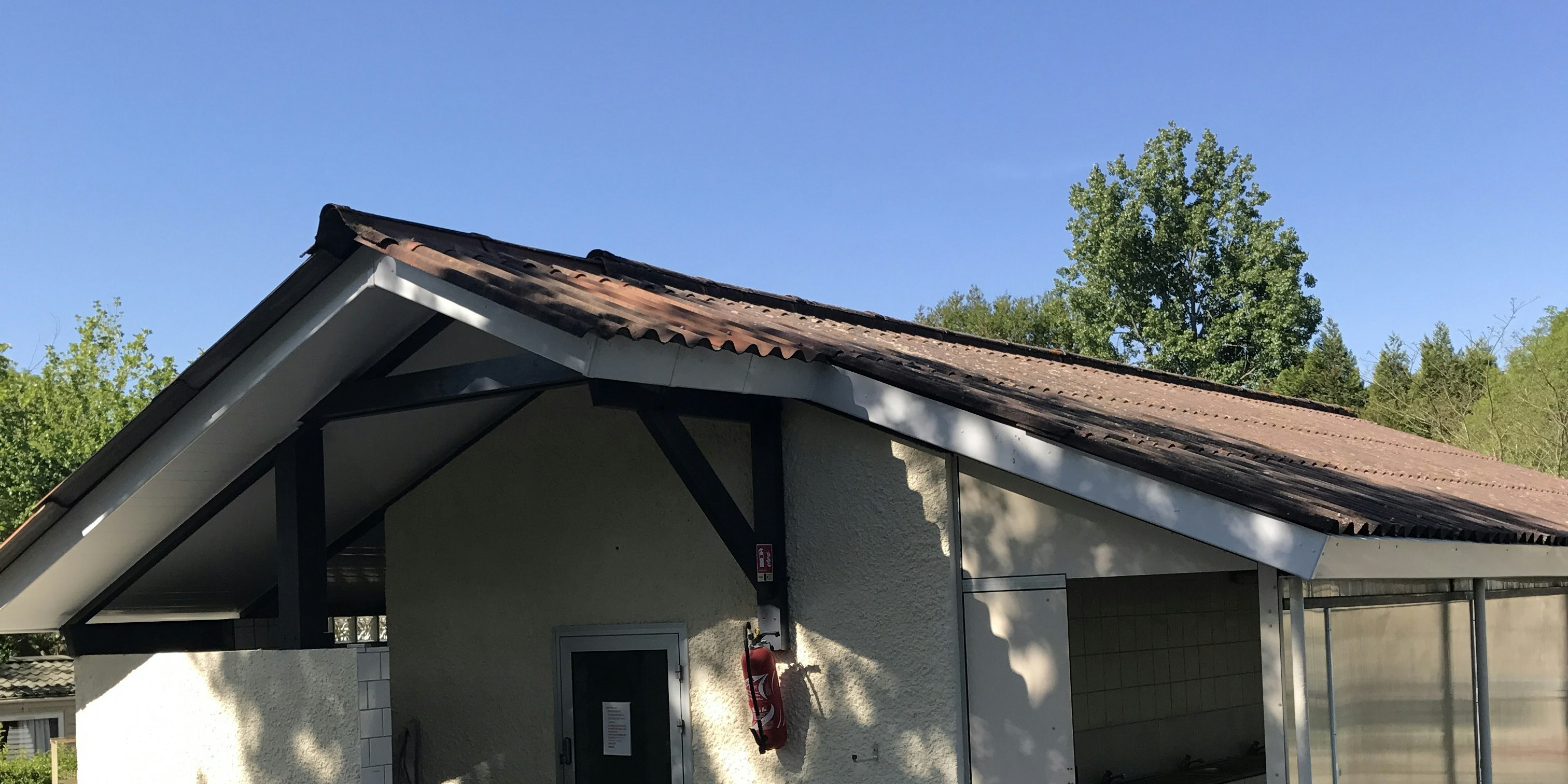 Camping Le Ruisseau -  Sanitäranlage  auf dem Campingplatz