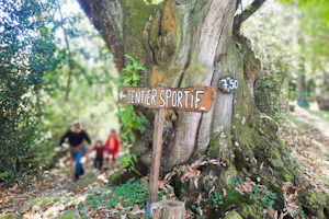 Camping le Rural - Campingplatz umgeben von Wald